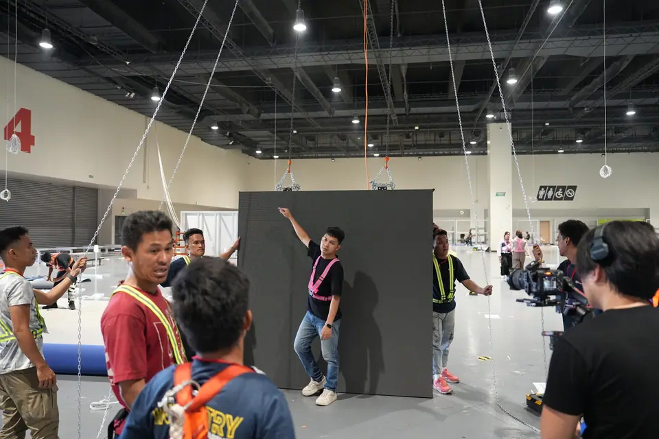 LED wall installation at SMX